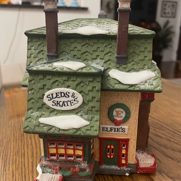 Dept 56 North Pole - Elfie's Sleds & Skates 1992 Retired #5625-1 - Picture 3 of 7
